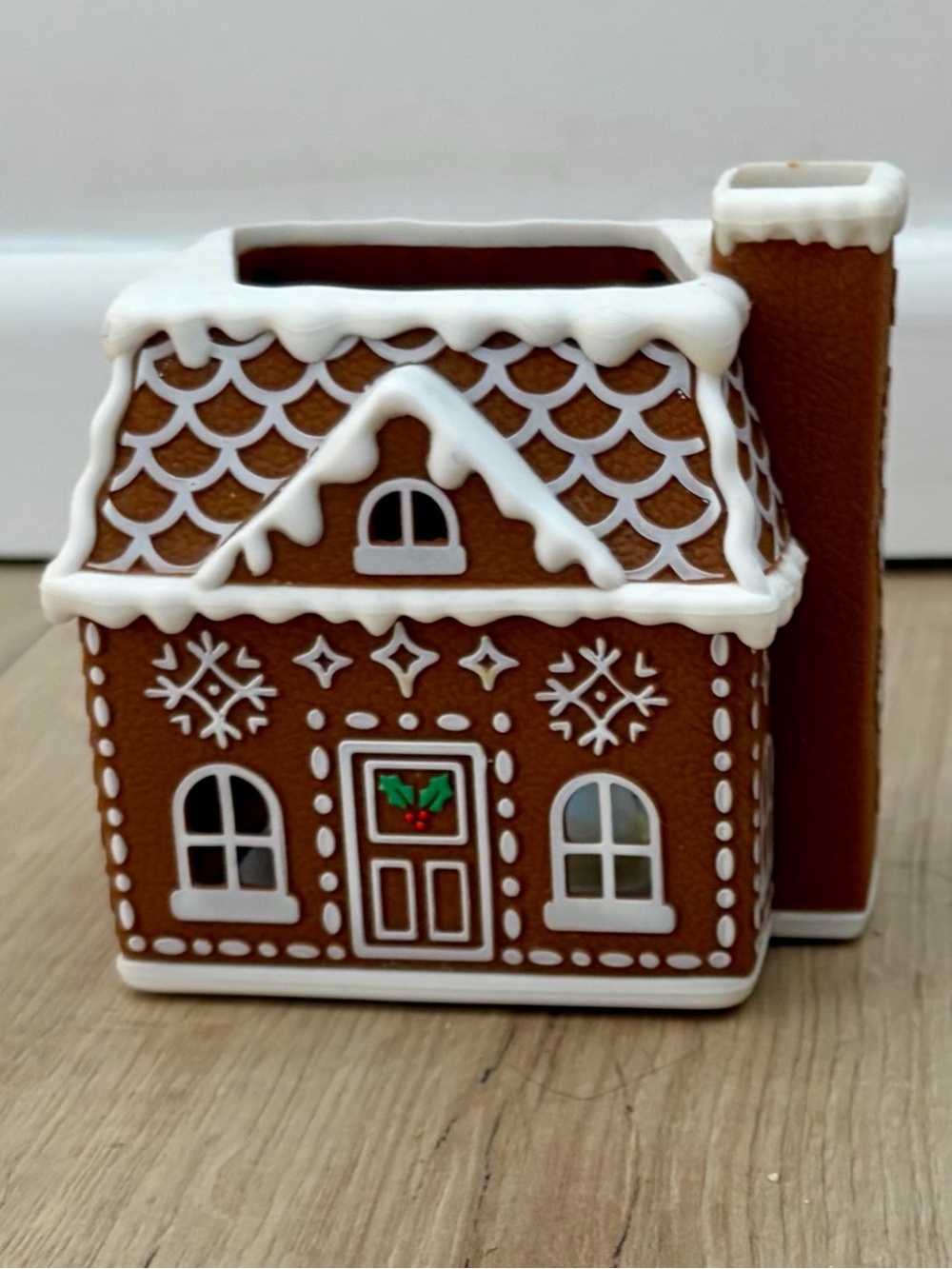 Bath & Body Works Light-Up Gingerbread House Foaming Soap Holder